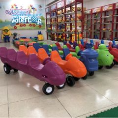 Masinute din plastic cu 4 locuri