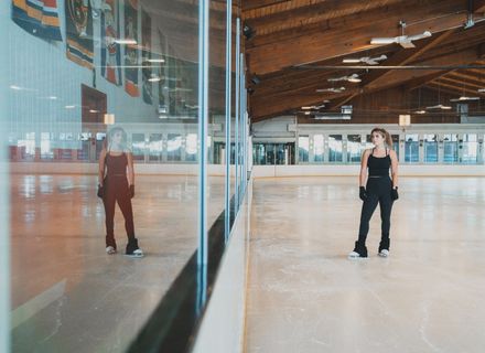  Avantajele amenajării unui patinoar sintetic, față de unul clasic