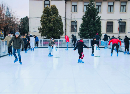 Targul de Craciun Campulung Muscel a ales patinoarul ecologic