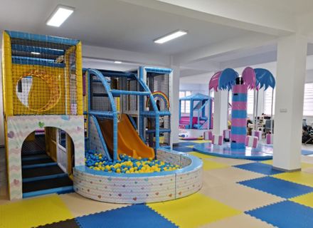 Amenajare loc de joacă de interior Funtastik Kids, Bistrita