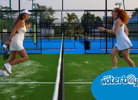 Padel, sportul momentului în România. Waterboyz, partenerul ideal pentru terenul tău
