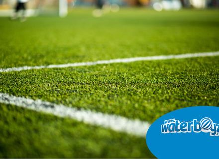 5 sfaturi esențiale pentru întreținerea unui gazon sintetic de fotbal