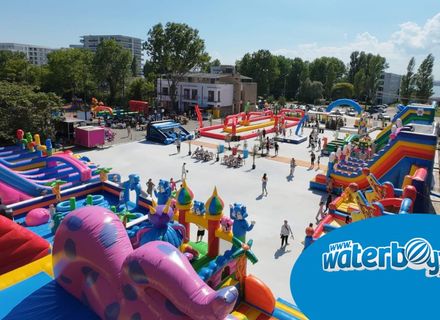 De ce să investești într-un tobogan gonflabil pentru locul de joacă?