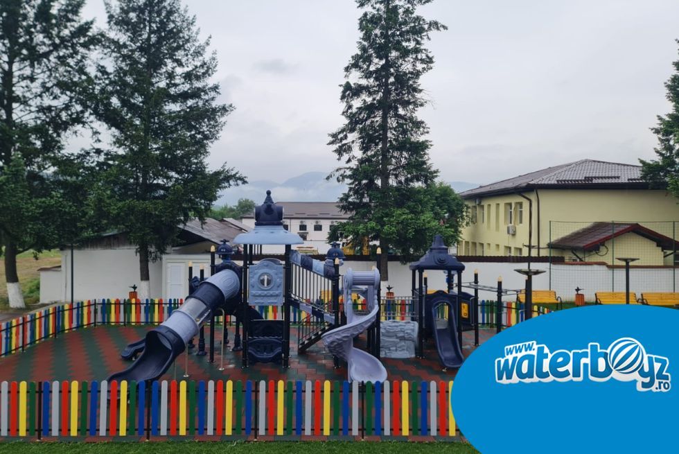 Arranging outdoor playground, Eselnita