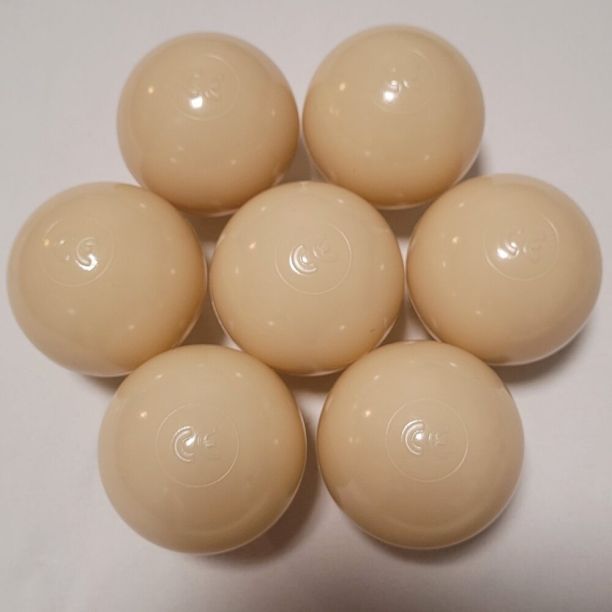 Set 500 plastic balls 7 cm beige Set 500 plastic balls 7 cm beige