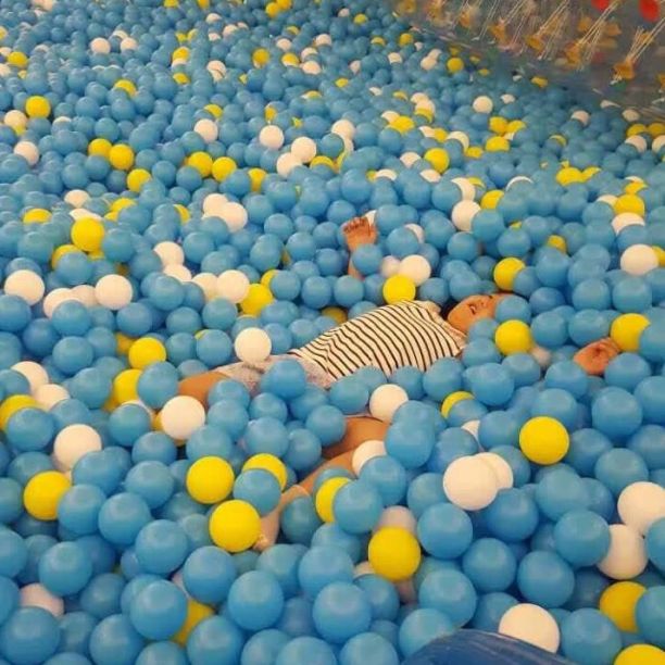 8 cm Plastic Balls